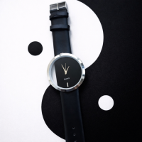 Мінімалістичний жіночий наручний годинник QUARTZ (чорний ремінець)