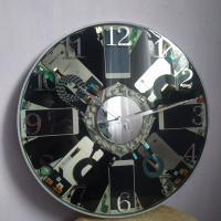 Годинник настінний з епоксидної смоли ручної роботи з моніторами на МДФ 50 см
