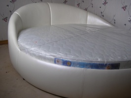 Кругле ліжко Місяць. Ліжко кругле під матрац Д 200 см. Виготовлення круглих ліжок.