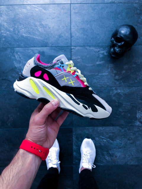 adidas yeezy 700 kaws