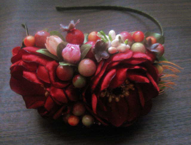 Осенний обруч с цветами и ягодами