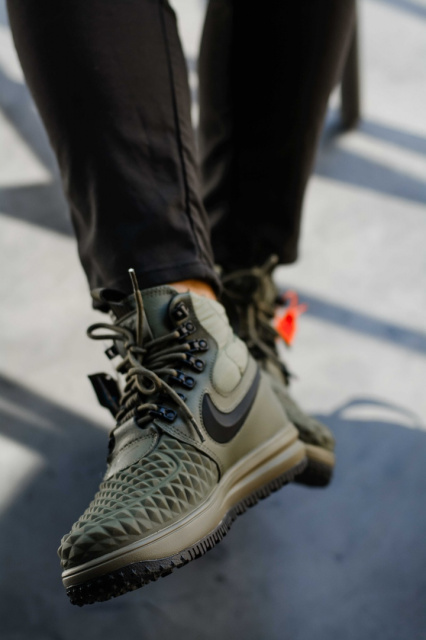 nike duck boots green